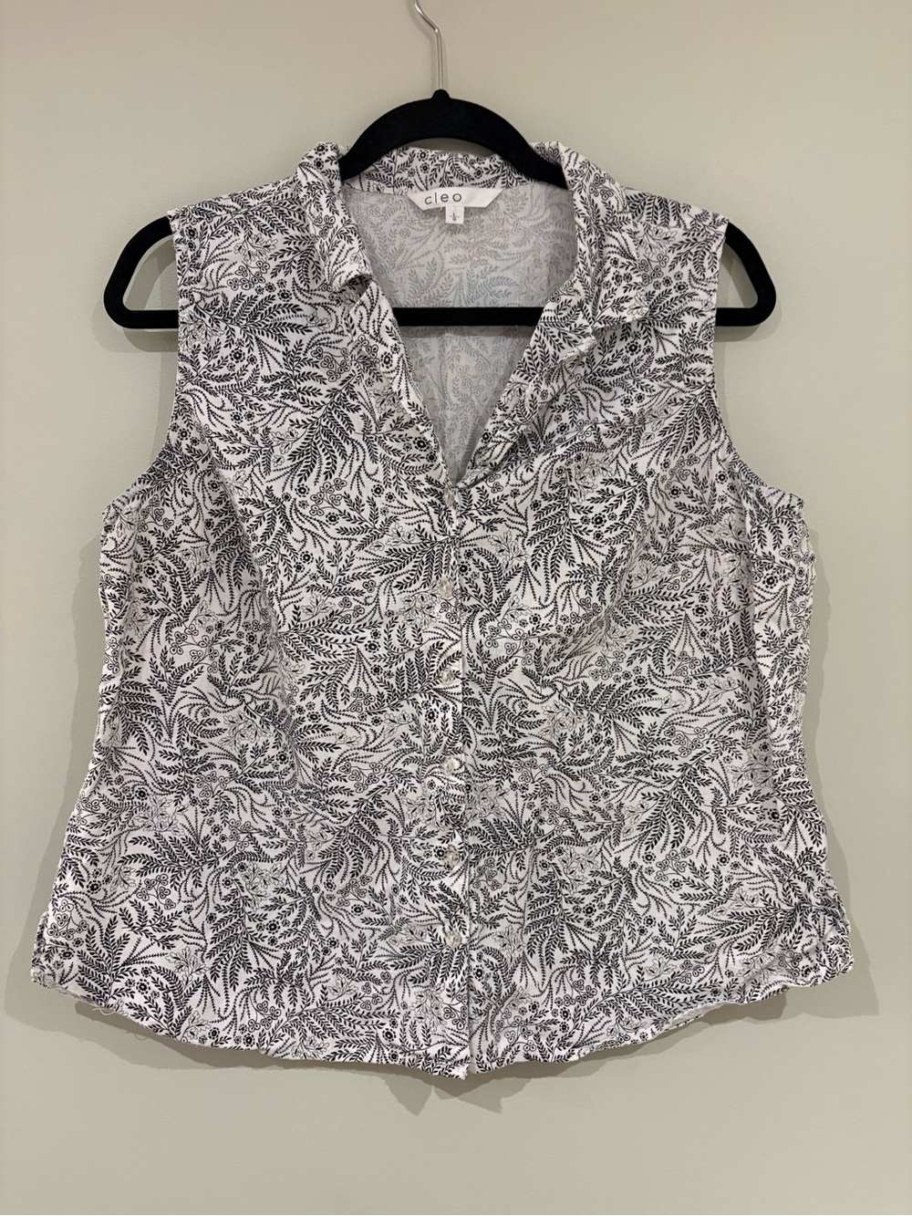 cleo Black & White Sleeveless Botanical Print Blouse